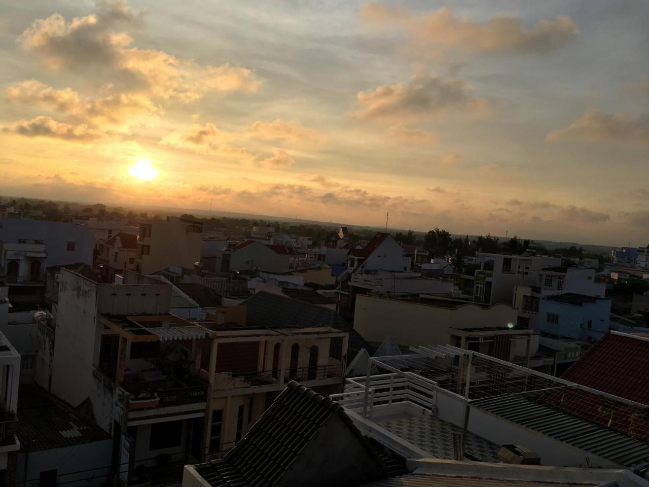 Hotel Tan Phu Ла Ги Екстериор снимка