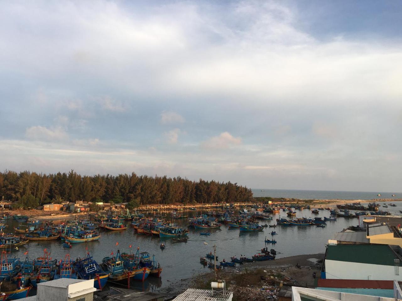 Hotel Tan Phu Ла Ги Екстериор снимка